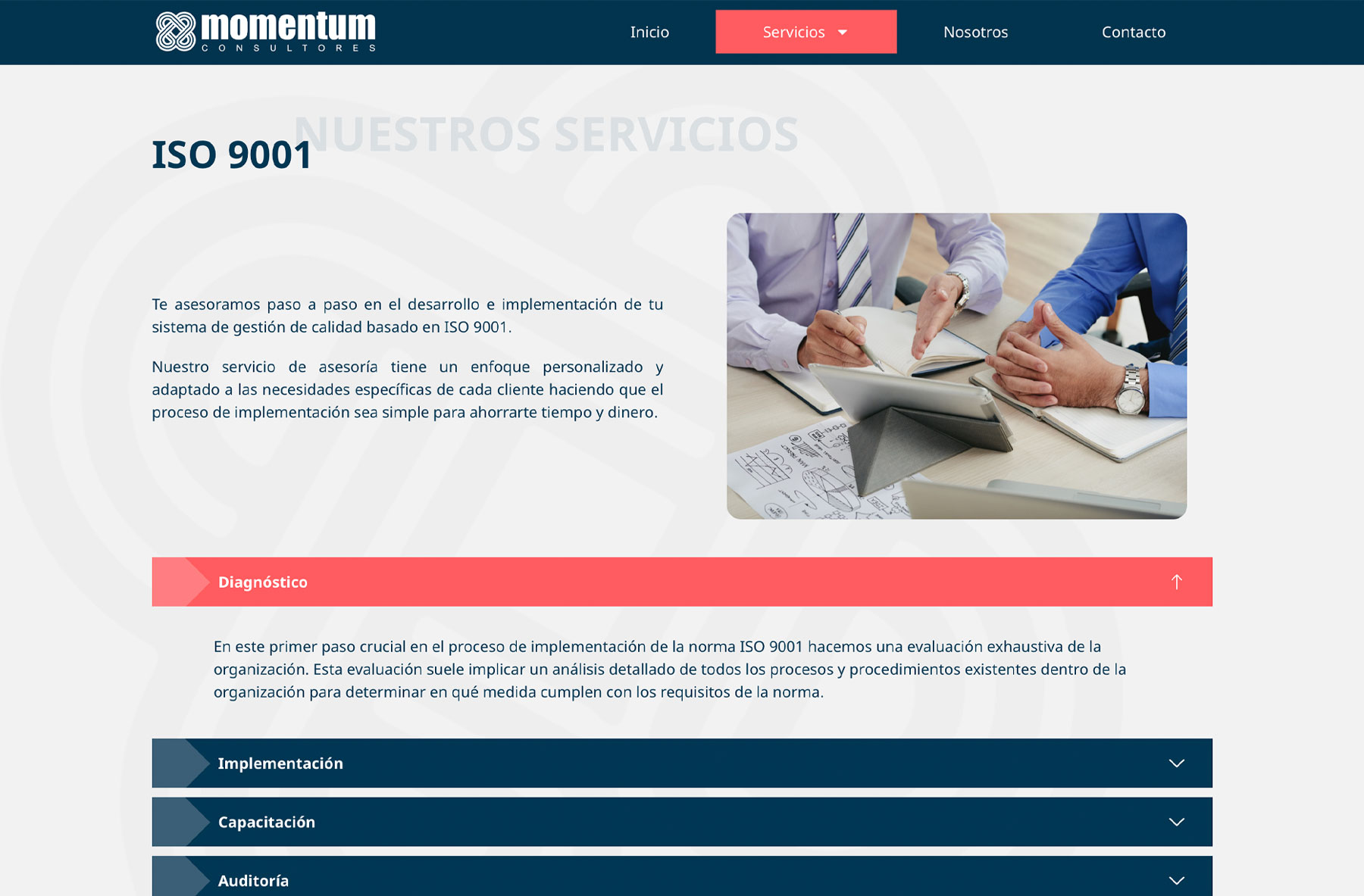 Diseño del sitio de Momentum Consultores